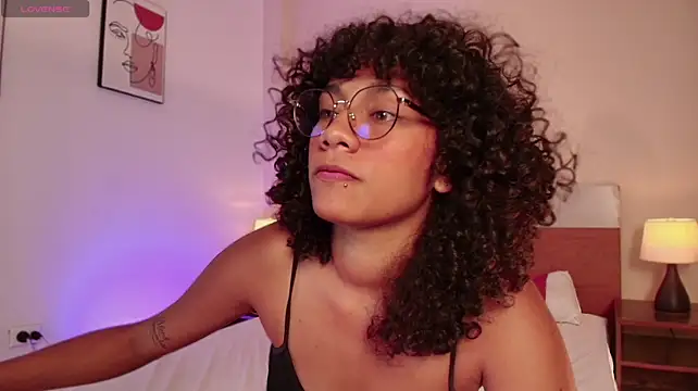 Meganlux1 live cam on StripChat