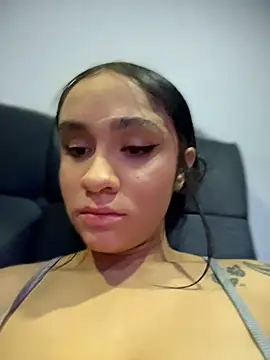 Isabella-Teen live cam on StripChat