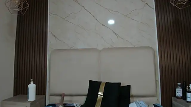 queenstarhy live cam on StripChat