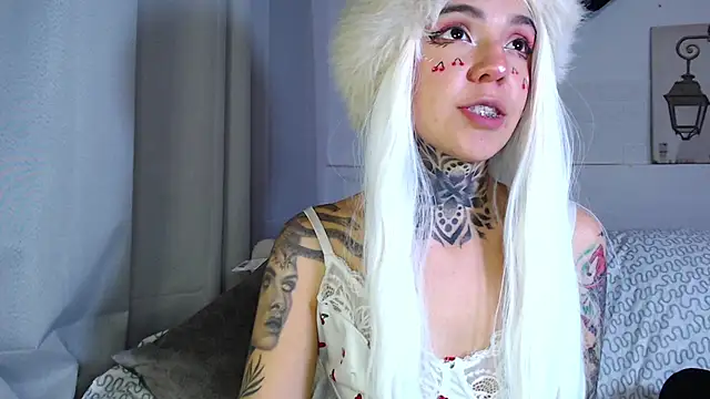 Lunai_gh live cam on StripChat