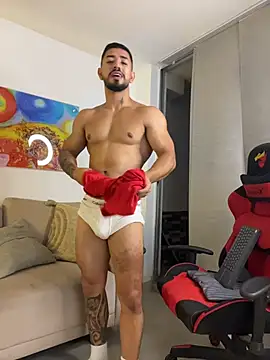 Ezzio_Scolaro live cam on StripChat