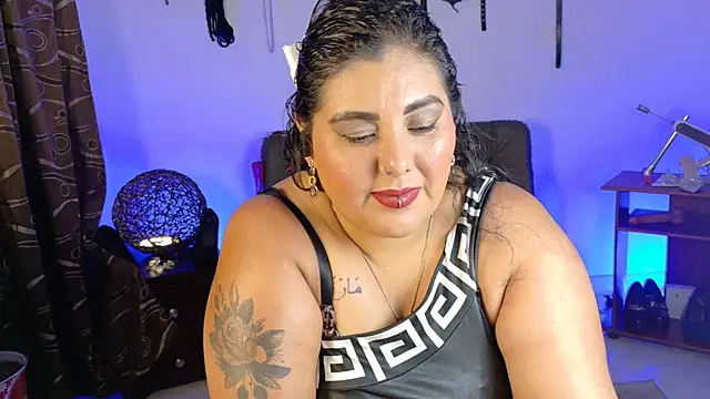 AndreaKinky live cam on StripChat
