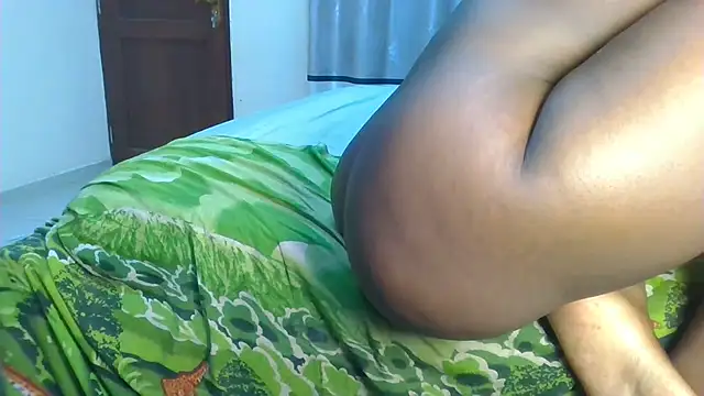 Bubble_Booty_On_Duty live cam on StripChat