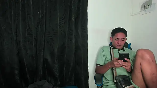 sexy_latinas_69 live cam on StripChat
