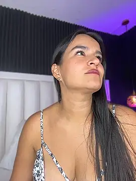 LucieMillerr live cam on StripChat