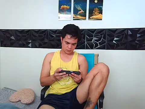 yourmikexxx (Ask my age) - LETS PLAY AND CUM IM LOADED