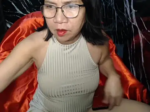ASIANDOLLY4U69 live cam on StripChat