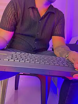 Nikoo_wolf25 live sex cam