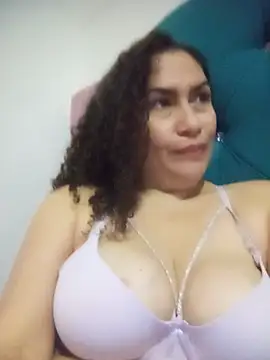 paulett15 live cam on StripChat