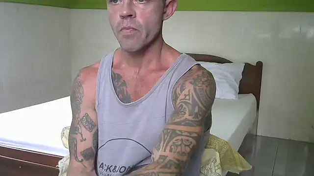 HotHunkHarry live cam on StripChat