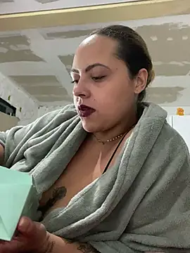 Chloe_Leaozinho live cam on StripChat