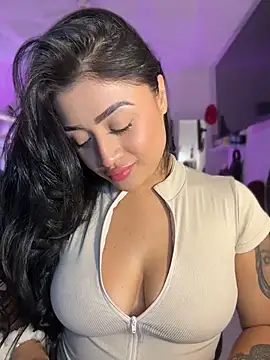lucianaroy live cam on StripChat