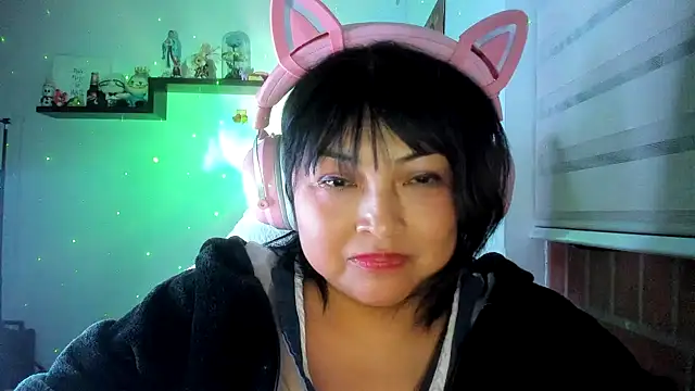 Shaddycute_ live cam on StripChat