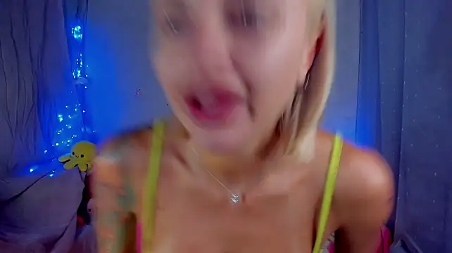 yourlizzydoll (F young) - blowjob 3 min