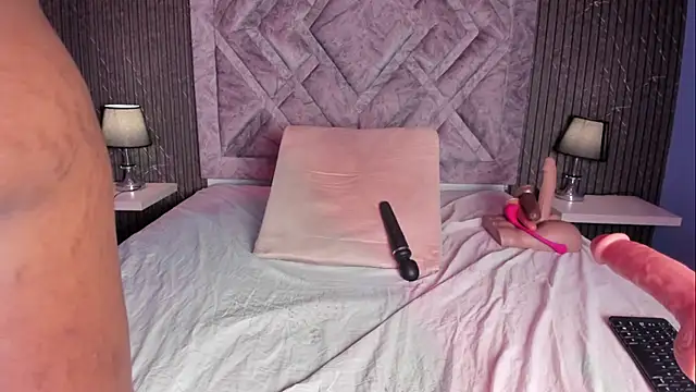EmaRhodes live cam on StripChat