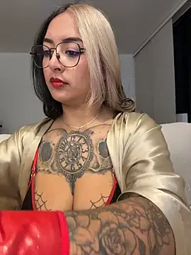 Rae_Lil_White live cam on StripChat