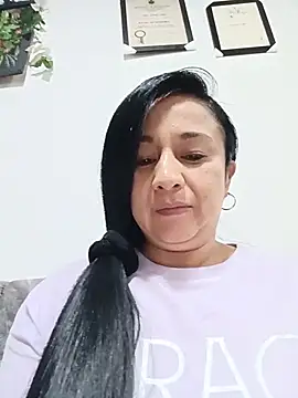 _Dr-Luna_1 live cam on StripChat