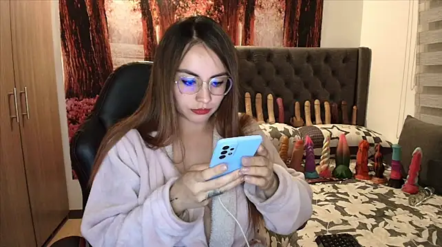 sofia23dirty live cam on StripChat