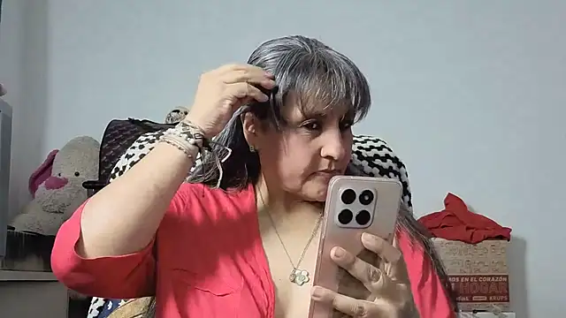 merlyna_goldens live cam on StripChat