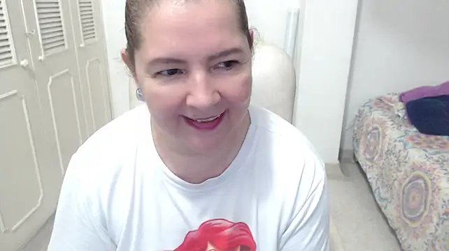 leonela_69 live cam on StripChat