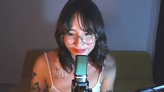 Yuliennegg live cam on StripChat