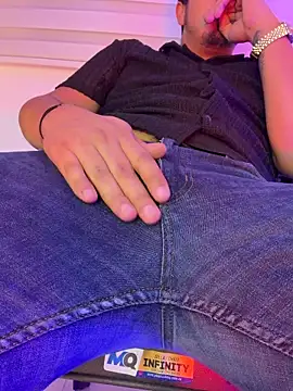 Nikoo_wolf25 live cam on StripChat