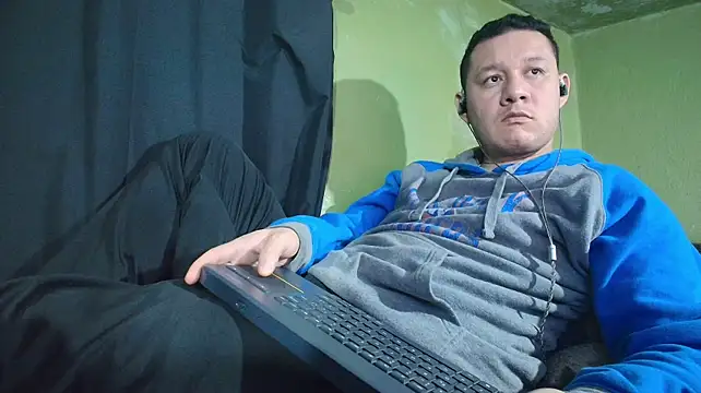 sweet_cock28 live cam on StripChat