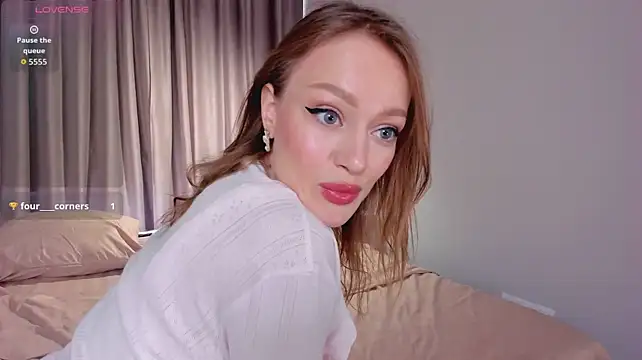EvelynPoole live cam on StripChat