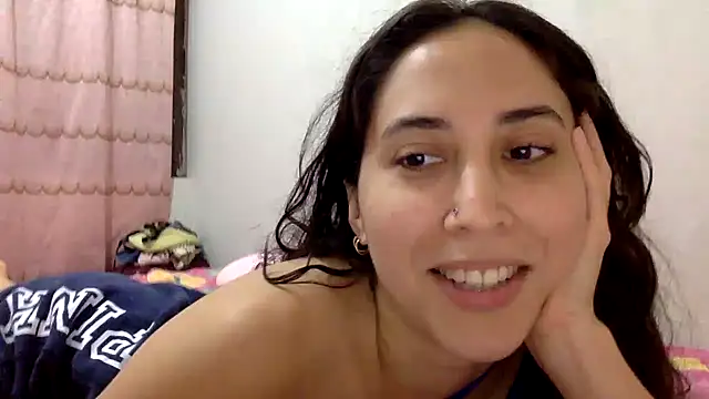 LatinDoll8 live cam on StripChat