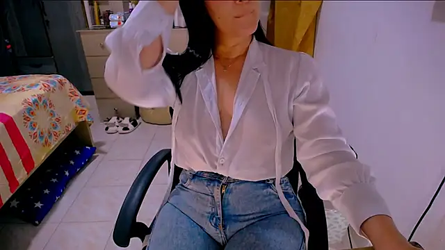 BitterMomXxx live cam on StripChat