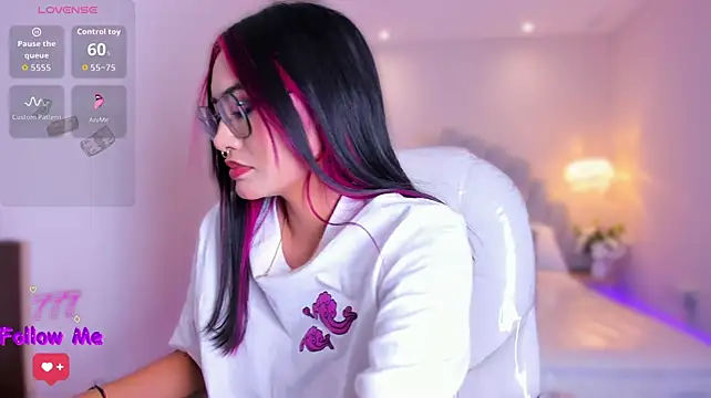 AzuraKindong live cam on StripChat