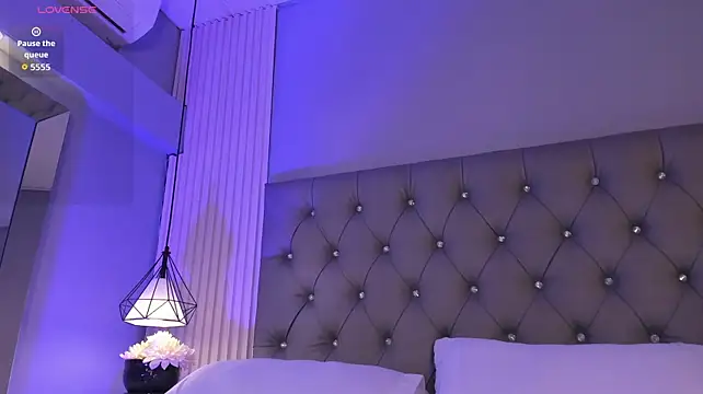VenuzSofia live cam on StripChat