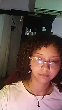 MIlan333X live cam on StripChat