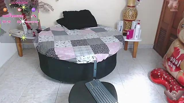 nicolesantana (F young) - finger ass