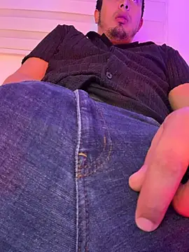 Nikoo_wolf25 live cam on StripChat