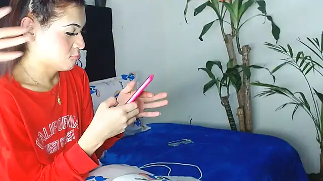 NathalialLooes live cam on StripChat