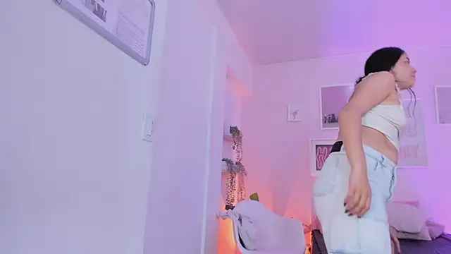 Ivyy_sweet_ live cam on StripChat