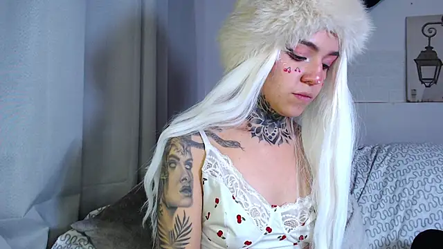 Lunai_gh live cam on StripChat