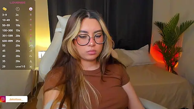 dakottaa_ live cam on StripChat