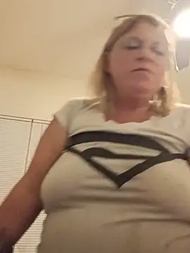 Playmate86 live cam on StripChat