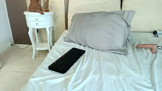 Tiifany_Baker live cam on StripChat