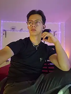Brandon_starkk live cam on StripChat