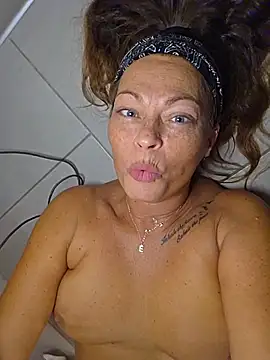 erotic_and_exotic (F mature) - Doggy Style