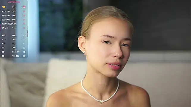 UlrikeStillwell live cam on StripChat