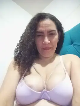 paulett15 live cam on StripChat