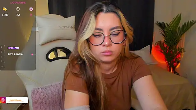 dakottaa_