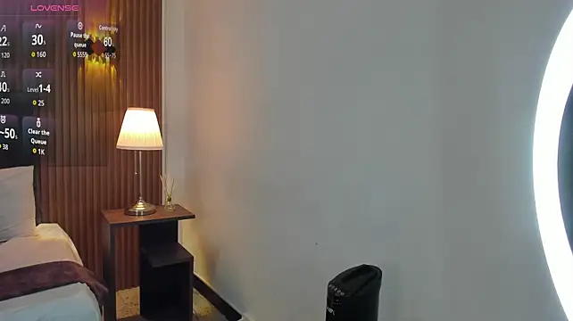 Izzy_lux webcam