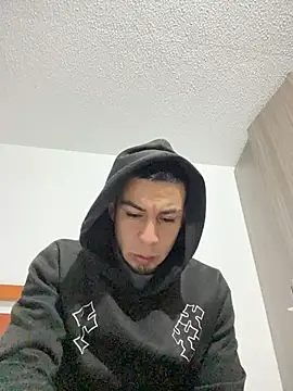 Taylor_DiamondBoy live cam on StripChat