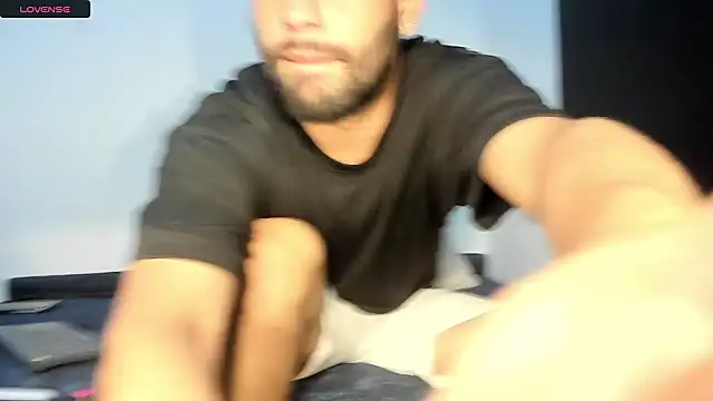 Dirtyboyhot live cam on StripChat