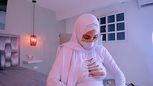 LittleNoor live cam on StripChat